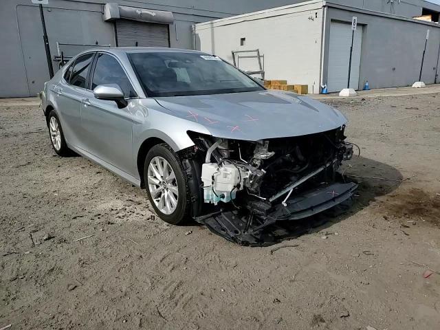 2019 Toyota Camry Le - zdjęcie 13