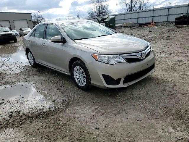 2014 Toyota Camry Le - zdjęcie 13