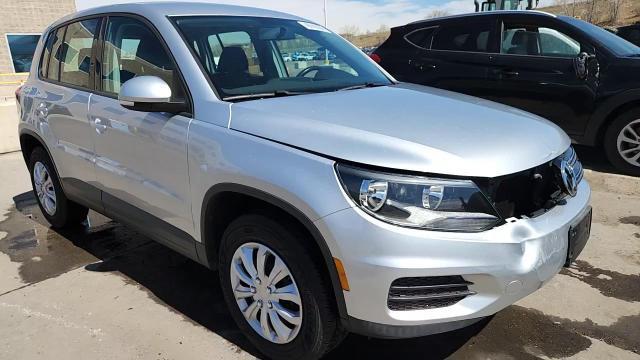 2014 Volkswagen Tiguan S - zdjęcie 14