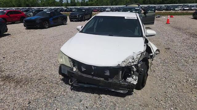 2014 Toyota Camry Le - zdjęcie 14