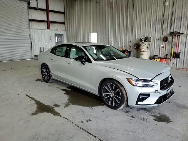 2022 Volvo S60 B5 Momentum - zdjęcie 13