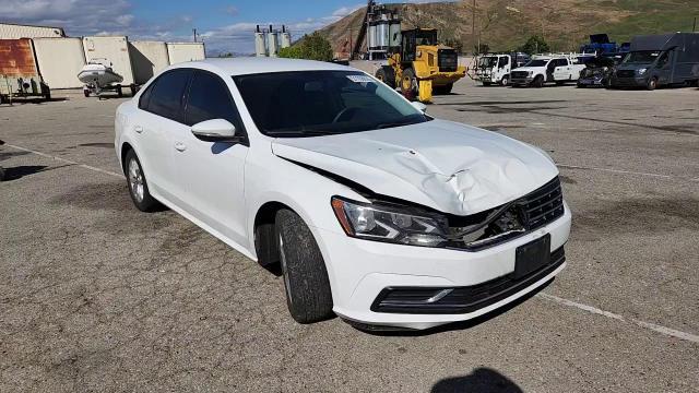 2018 Volkswagen Passat S - zdjęcie 13