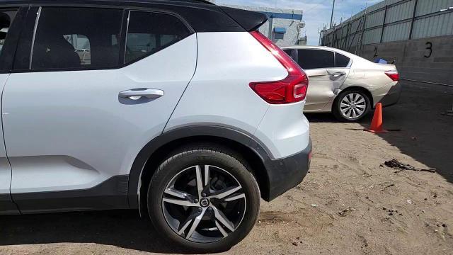 2022 Volvo Xc40 T5 R-Design - zdjęcie 15