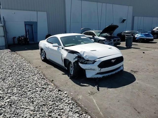 2019 Ford Mustang - zdjęcie 13