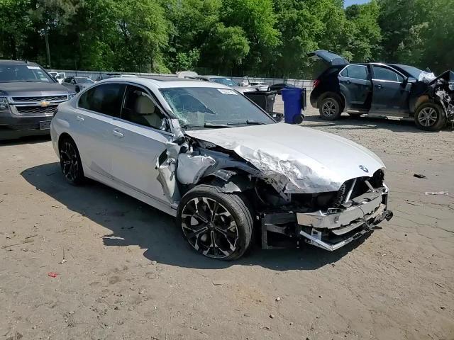 2025 BMW 330I - zdjęcie 13