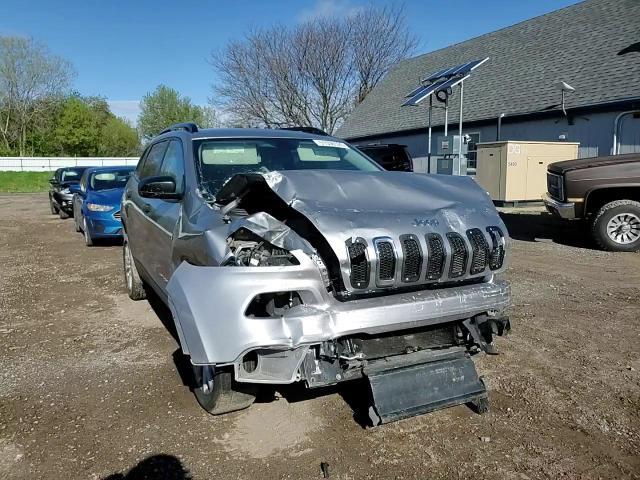 2016 Jeep Cherokee Sport - zdjęcie 15