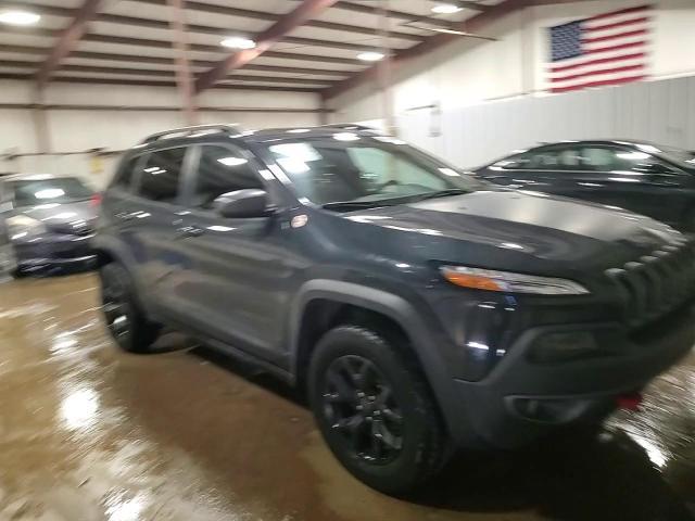 2017 Jeep Cherokee Trailhawk - zdjęcie 14