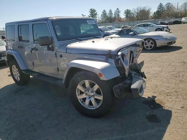2013 Jeep Wrangler Unlimited Sahara - zdjęcie 13