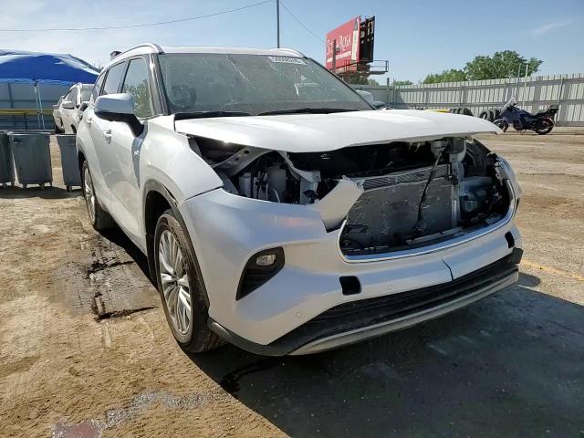 2025 Toyota Highlander Platinum - zdjęcie 14