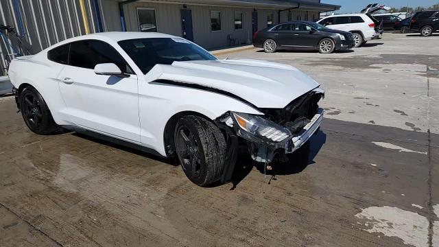2016 Ford Mustang - zdjęcie 14