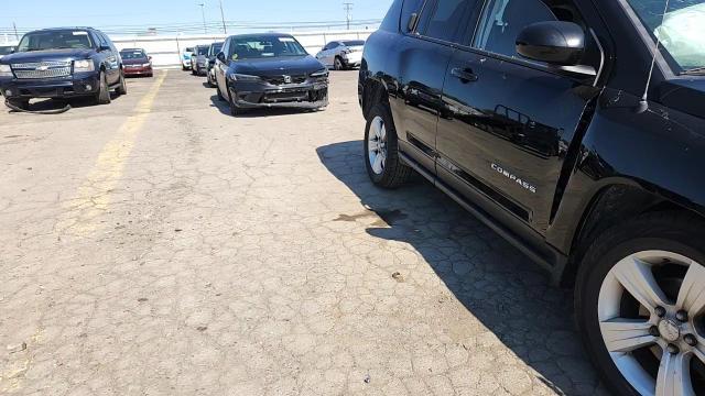 2017 Jeep Compass Latitude - zdjęcie 14