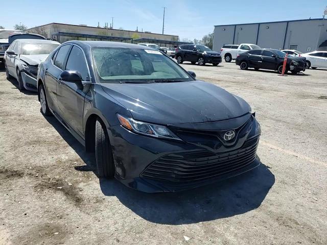 2020 Toyota Camry Le - zdjęcie 13