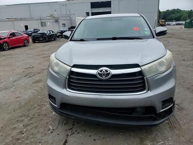 2015 Toyt Highlander - zdjęcie 14
