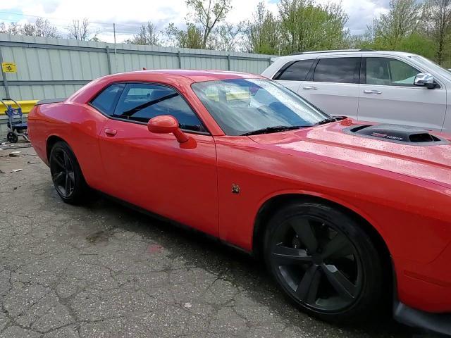 2016 Dodge Challenger R - zdjęcie 13