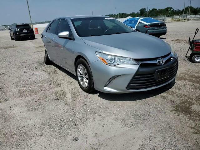2016 Toyota Camry Le - zdjęcie 13