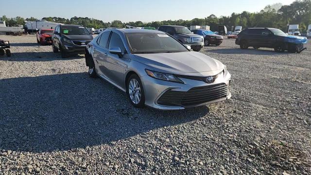 2023 Toyota Camry Le - zdjęcie 13