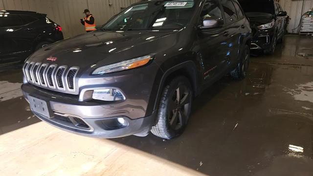 2016 Jeep Cherokee Latitude - zdjęcie 14