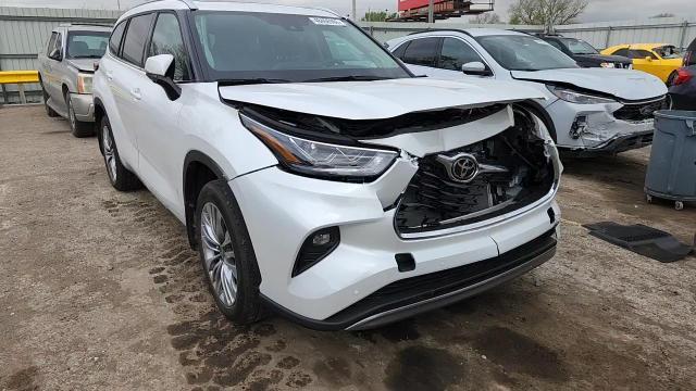 2025 Toyota Highlander Platinum - zdjęcie 13