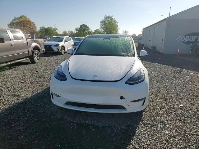 2025 Tesla Model Y - zdjęcie 14