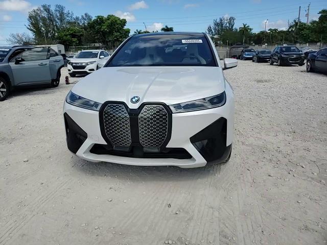 2023 BMW Ix xDrive50 - zdjęcie 15