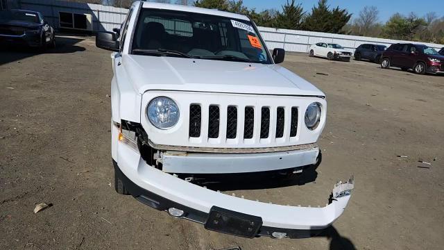 2016 Jeep Patriot Latitude - zdjęcie 14