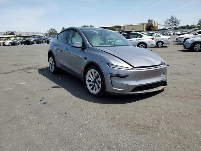 2026 Tesla Model Y - zdjęcie 14