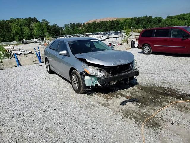 2015 Toyota Camry Le - zdjęcie 13