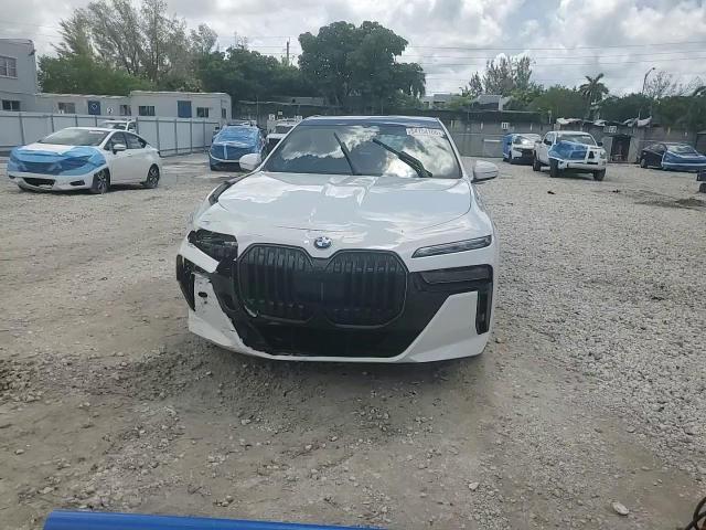 2026 BMW 740 I - zdjęcie 13