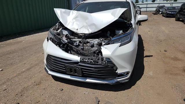 2021 Toyota Sienna Xle - zdjęcie 14