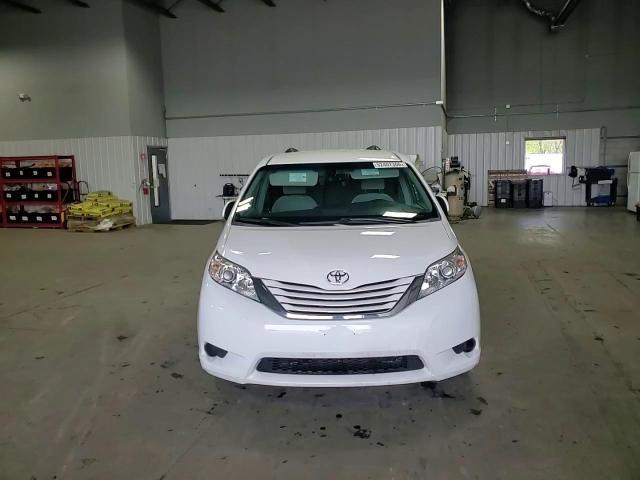 2017 Toyota Sienna Le - zdjęcie 14