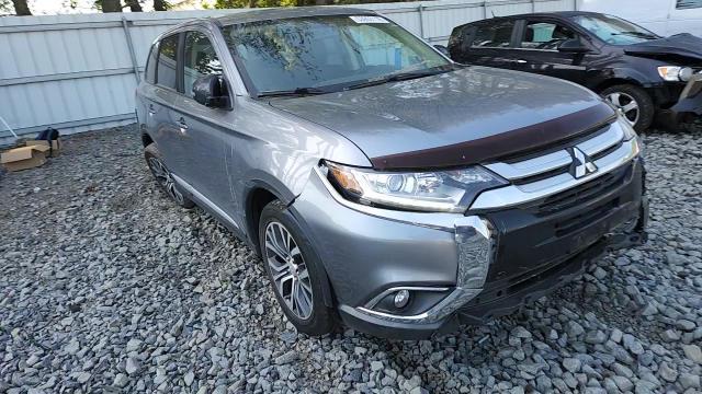 2017 Mitsubishi Outlander Se - zdjęcie 14