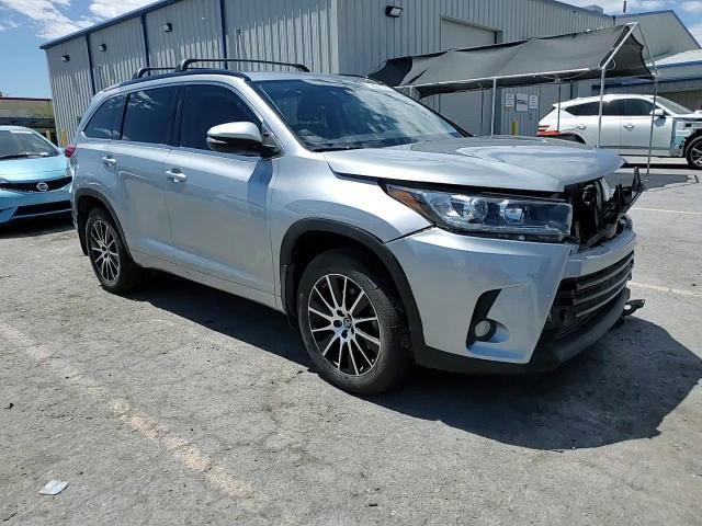 2017 Toyota Highlander Se - zdjęcie 14