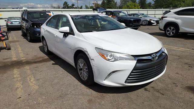 2017 Toyota Camry Le - zdjęcie 13