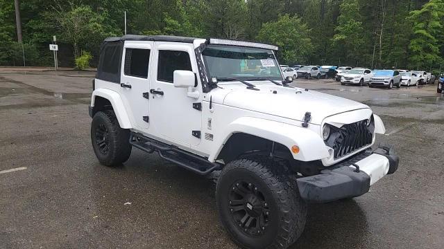 2014 Jeep Wrangler Unlimited Sahara - zdjęcie 14