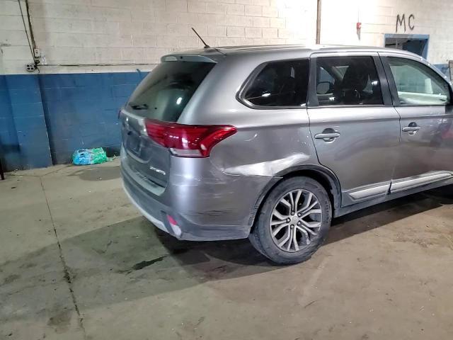 2016 Mitsubishi Outlander Se - zdjęcie 14