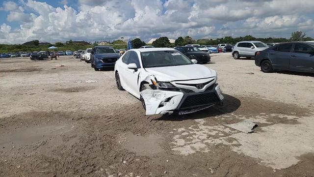 2020 Toyota Camry Se - zdjęcie 14