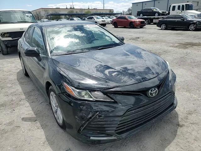 2021 Toyota Camry Le - zdjęcie 13
