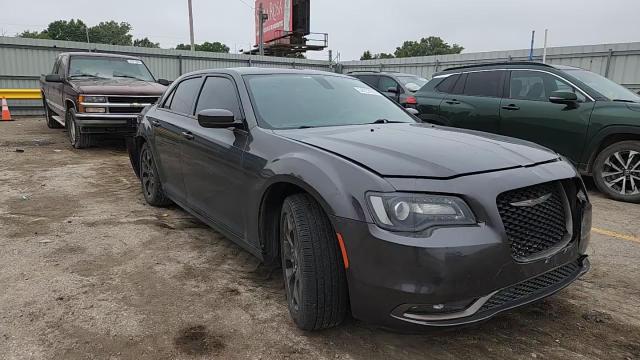 2016 Chrysler 300 S - zdjęcie 13