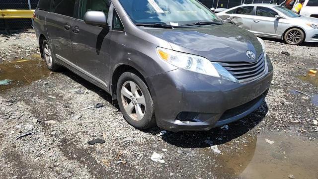 2016 Toyota Sienna Le - zdjęcie 14