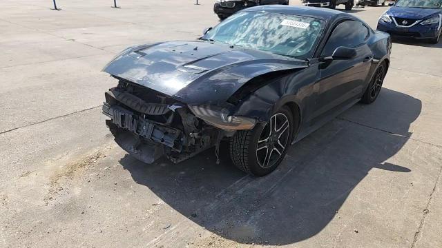 2019 Ford Mustang - zdjęcie 14