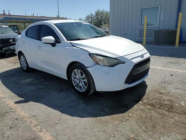 2018 Toyota Yaris Ia Base - zdjęcie 14