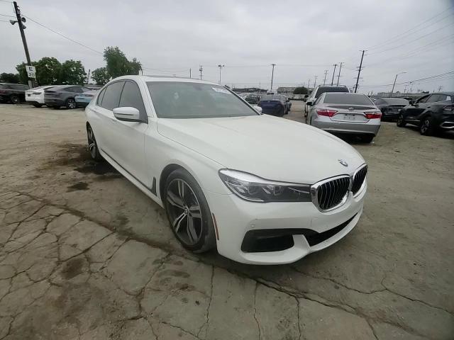 2016 BMW 740 I - zdjęcie 13