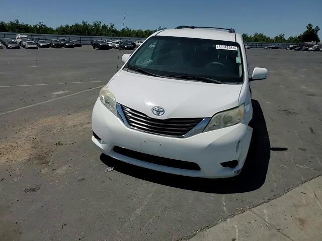 2013 Toyota Sienna Le - zdjęcie 14