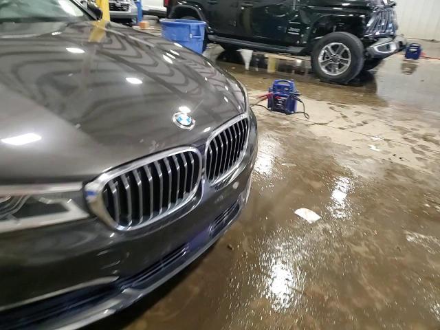 2016 BMW Seria 7 750i - zdjęcie 13