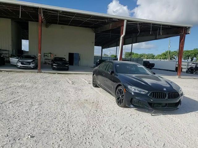 2022 BMW M850Xi - zdjęcie 13