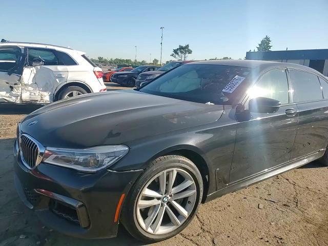2016 BMW Seria 7 750i - zdjęcie 13