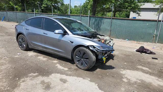 2025 Tesla Model 3 - zdjęcie 14