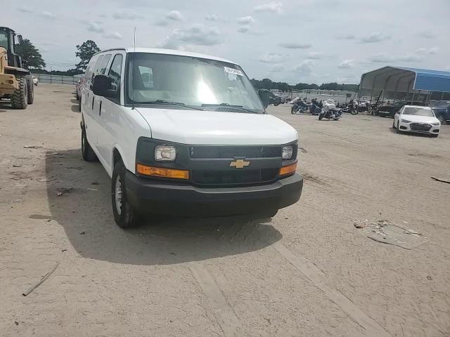 2016 Chevrolet Express G2500 - zdjęcie 14
