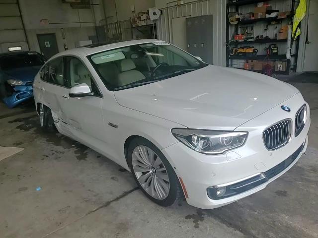 2014 BMW Seria 5 550i - zdjęcie 13