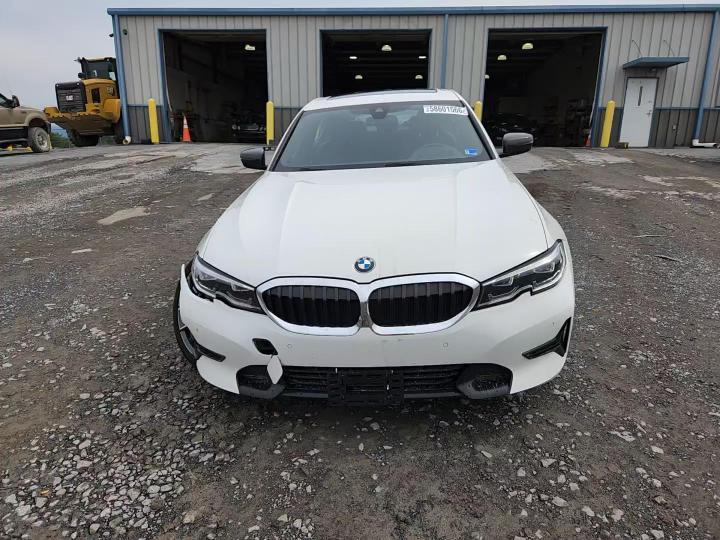 2019 BMW Seria 3 330i - zdjęcie 13